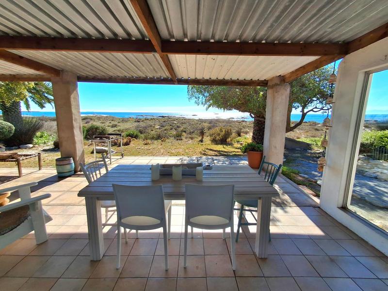 2 Bedroom Property for Sale in Hannasbaai Western Cape
